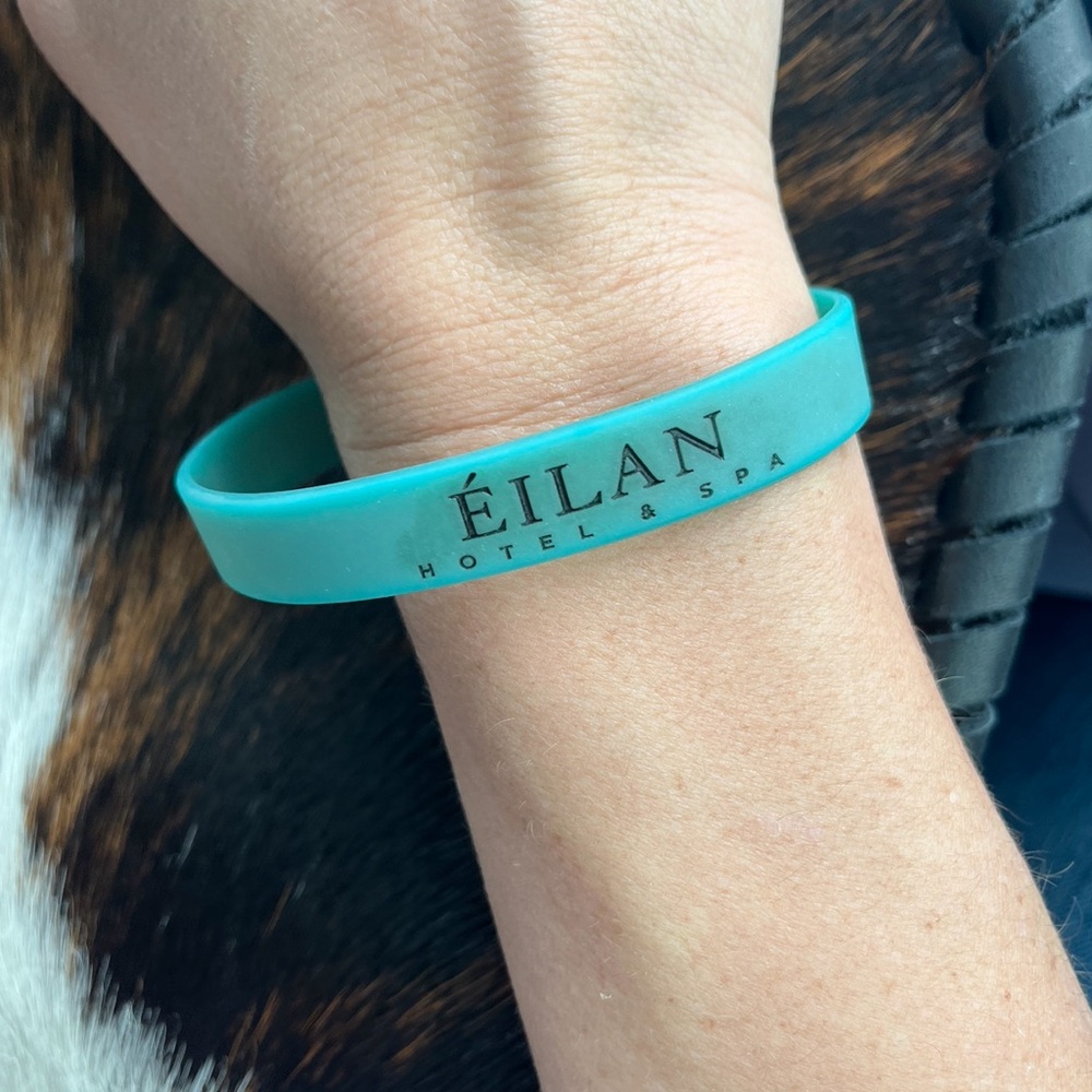 Éilan Hotel & Spa Gold Silicone Wristband